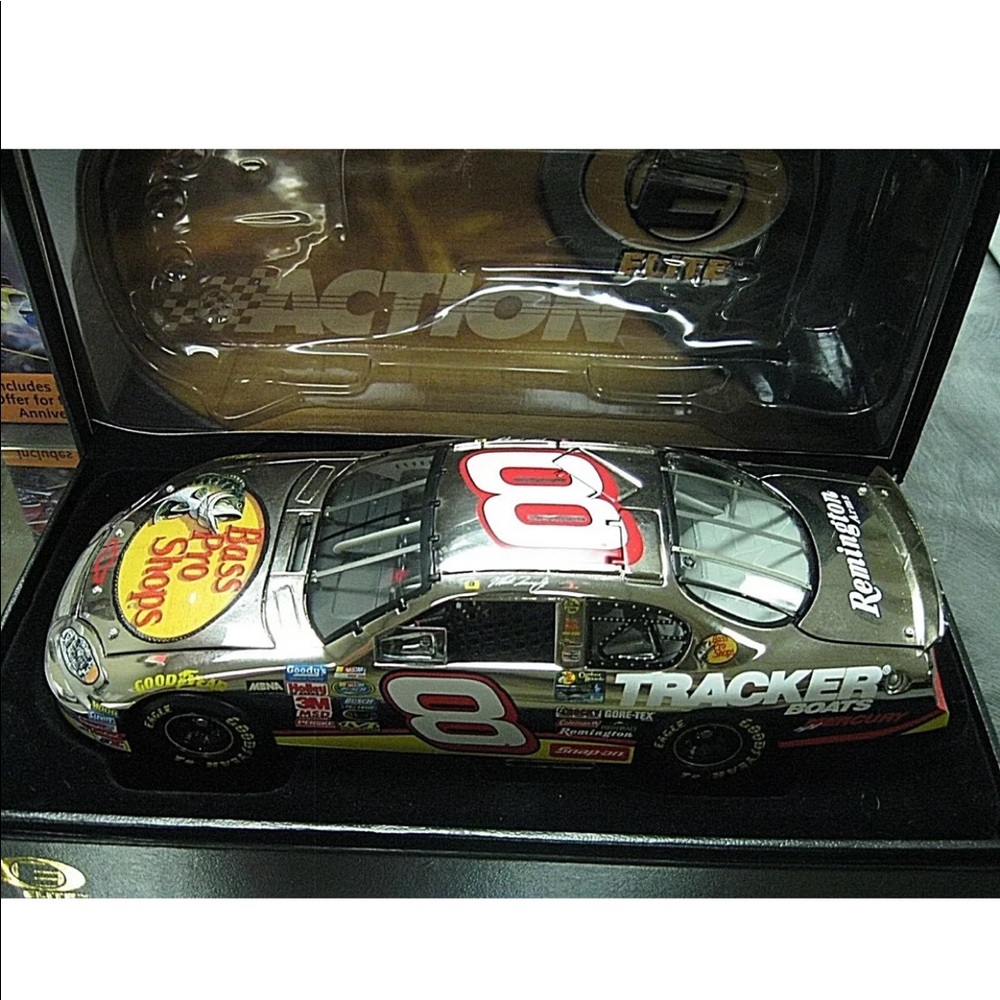 Action RCCA elite 8 Martin Truex Junior nascars